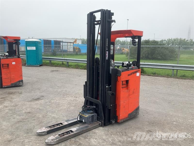 Toyota SRE135L 1350 kg Electric Stacker Platvormiga virnastajad