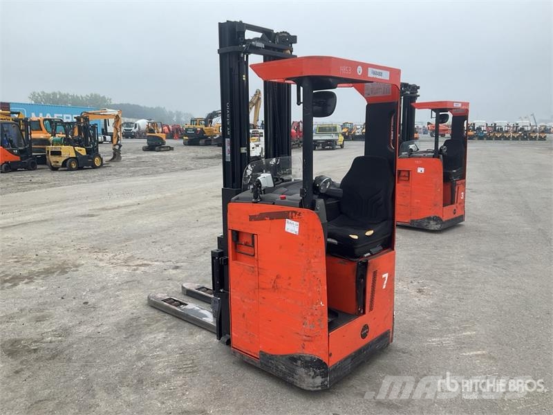 Toyota SRE135L 1350 kg Electric Stacker Platvormiga virnastajad
