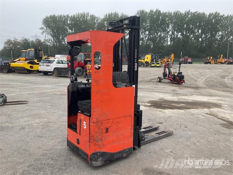 Toyota SRE135L 1350 kg Electric Stacker Platvormiga virnastajad