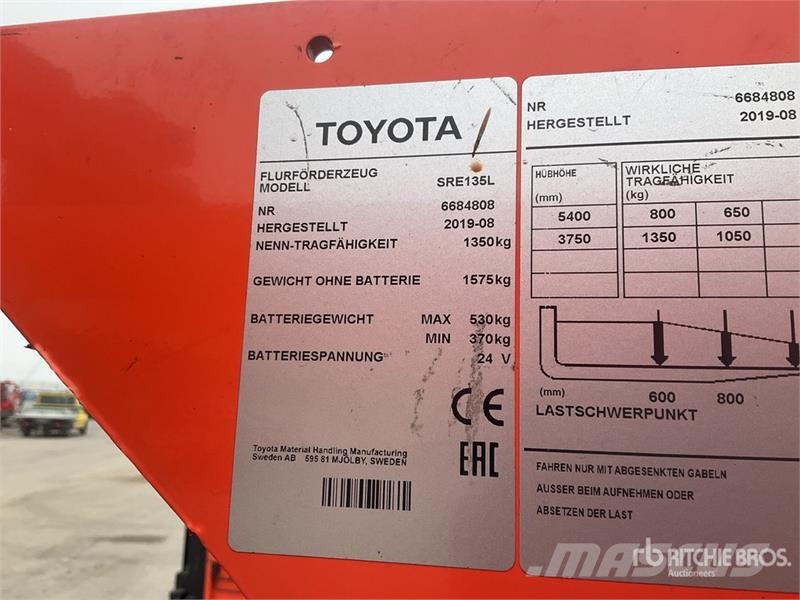 Toyota SRE135L 1350 kg Electric Stacker Platvormiga virnastajad