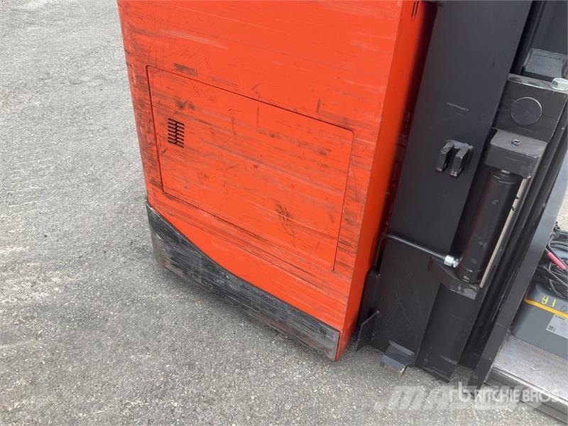 Toyota SRE135L 1350 kg Electric Stacker Platvormiga virnastajad