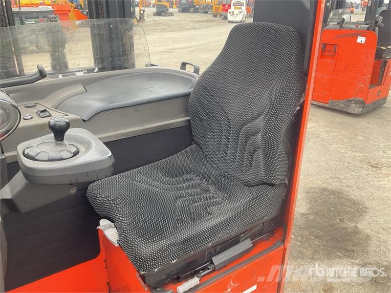 Toyota SRE135L 1350 kg Electric Stacker Platvormiga virnastajad