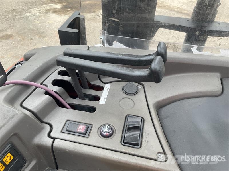 Toyota SRE135L 1350 kg Electric Stacker Platvormiga virnastajad