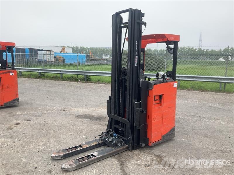 Toyota SRE135L 1350 kg Electric Stacker Platvormiga virnastajad