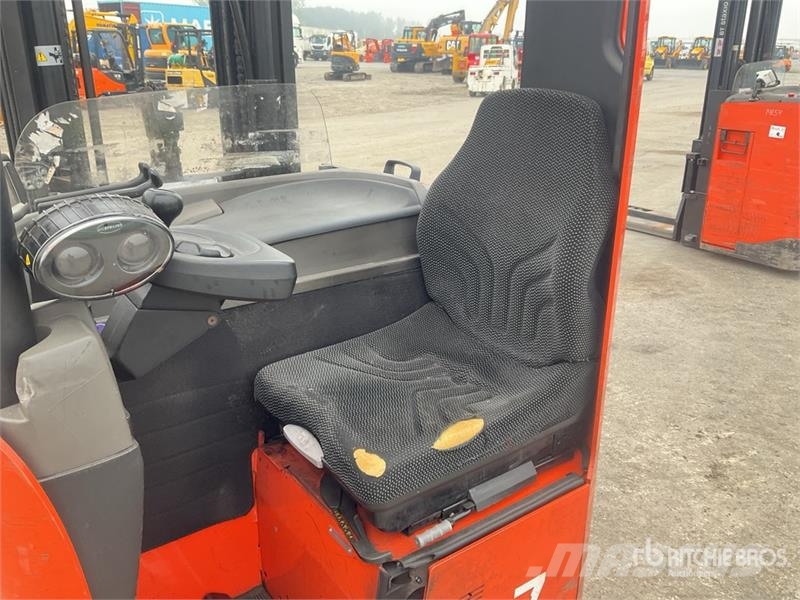 Toyota SRE135L 1350 kg Electric Stacker Platvormiga virnastajad