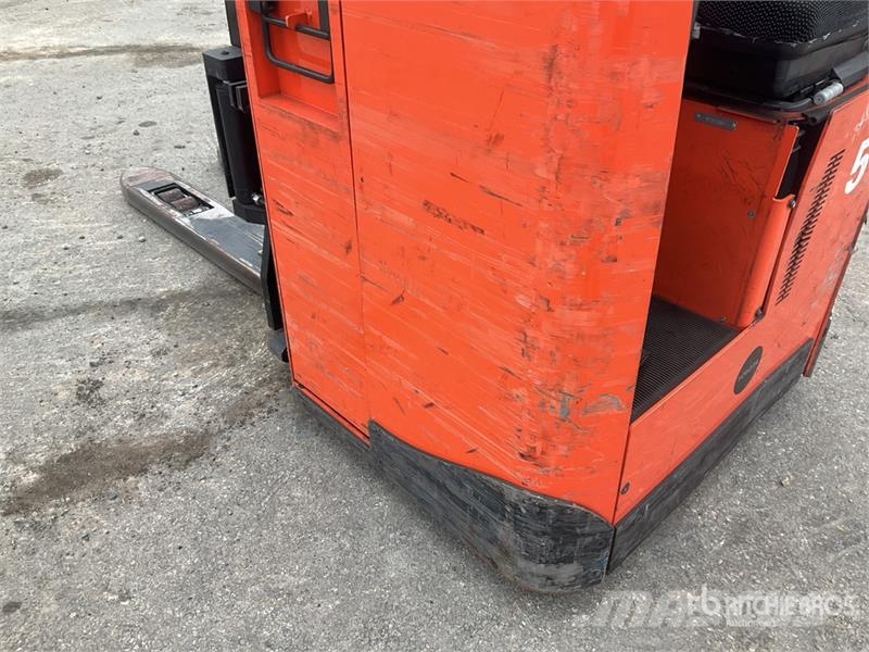 Toyota SRE135L 1350 kg Electric Stacker Platvormiga virnastajad