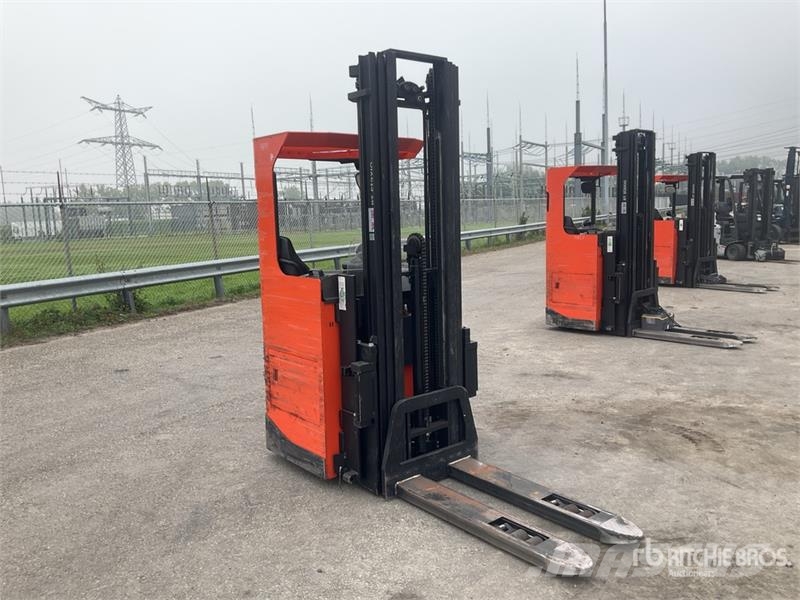 Toyota SRE135L Electric Stacker Samopogonski ručni viljuškari
