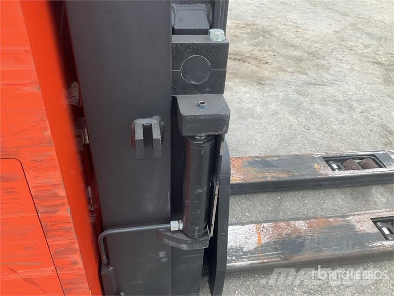 Toyota SRE135L Electric Stacker Samopogonski ručni viljuškari