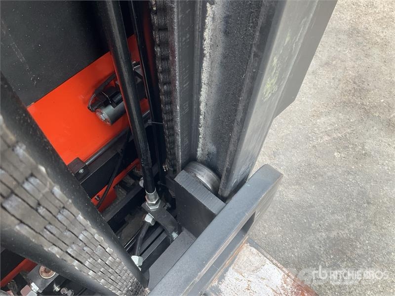 Toyota SRE135L Electric Stacker Samopogonski ručni viljuškari
