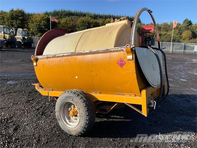 Trailer Engineering 2140 L Trailer Mounted Plastic Diesel Fuel Tank Polttoaine- ja lisäainesäiliöt