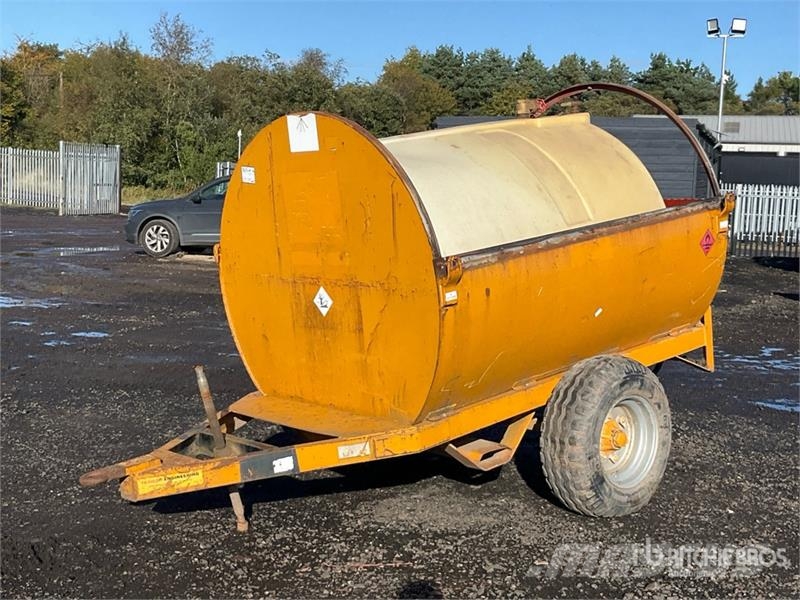 Trailer Engineering 2140 L Trailer Mounted Plastic Diesel Fuel Tank Polttoaine- ja lisäainesäiliöt