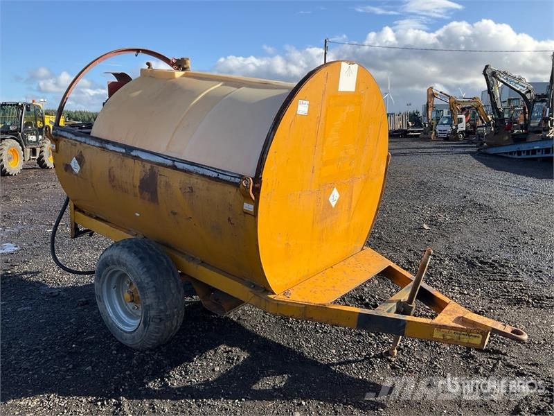 Trailer Engineering 2140 L Trailer Mounted Plastic Diesel Fuel Tank Polttoaine- ja lisäainesäiliöt