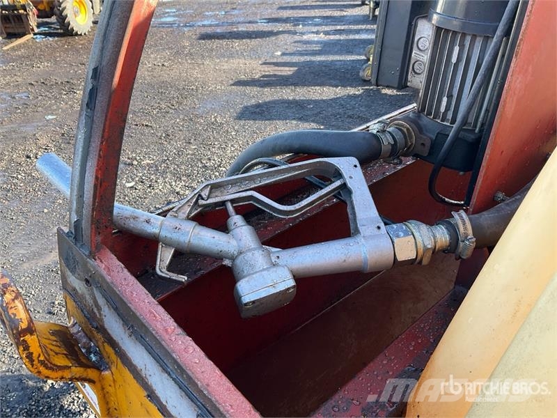 Trailer Engineering 2140 L Trailer Mounted Plastic Diesel Fuel Tank Polttoaine- ja lisäainesäiliöt