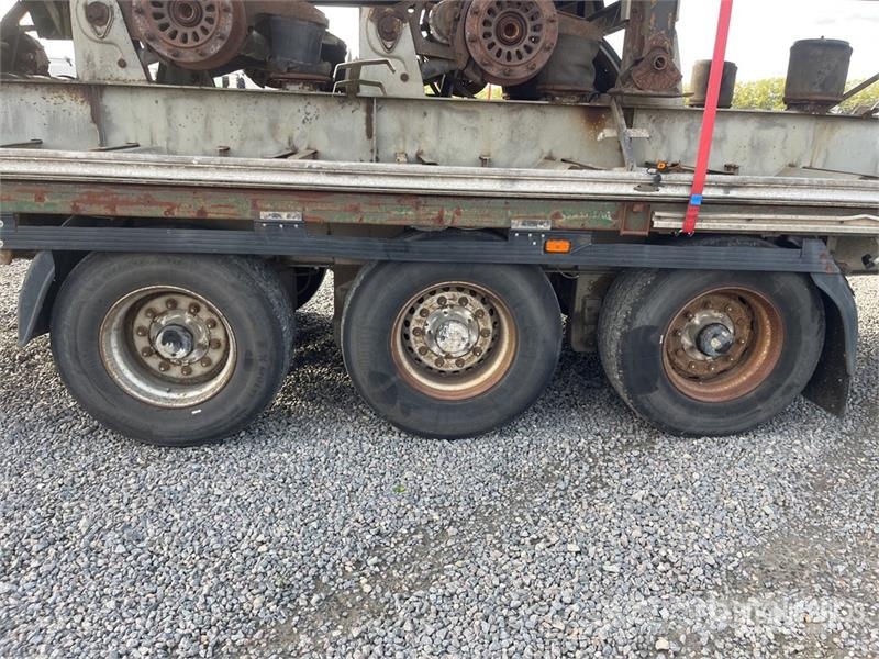 Trailor Tri/A Quantity of (4) Flatbed Trailer Vlakke laadvloer