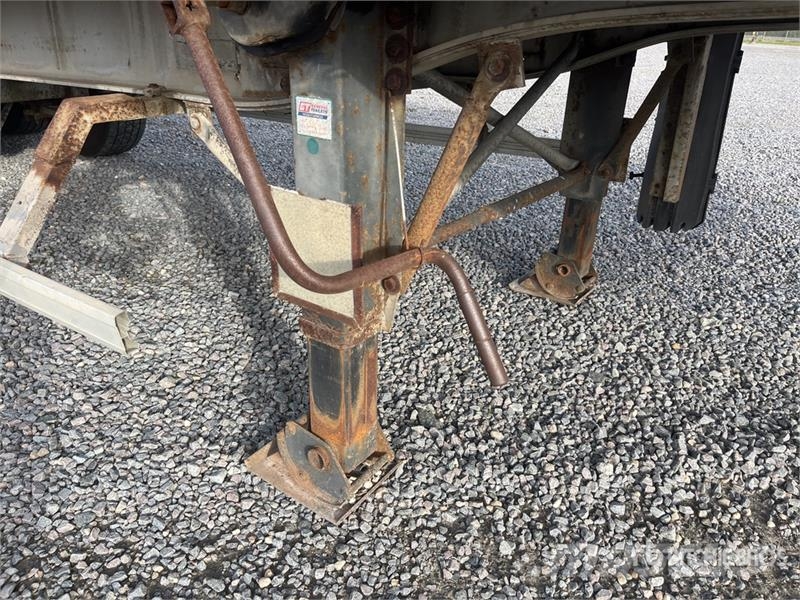 Trailor Tri/A Quantity of (4) Flatbed Trailer Vlakke laadvloer