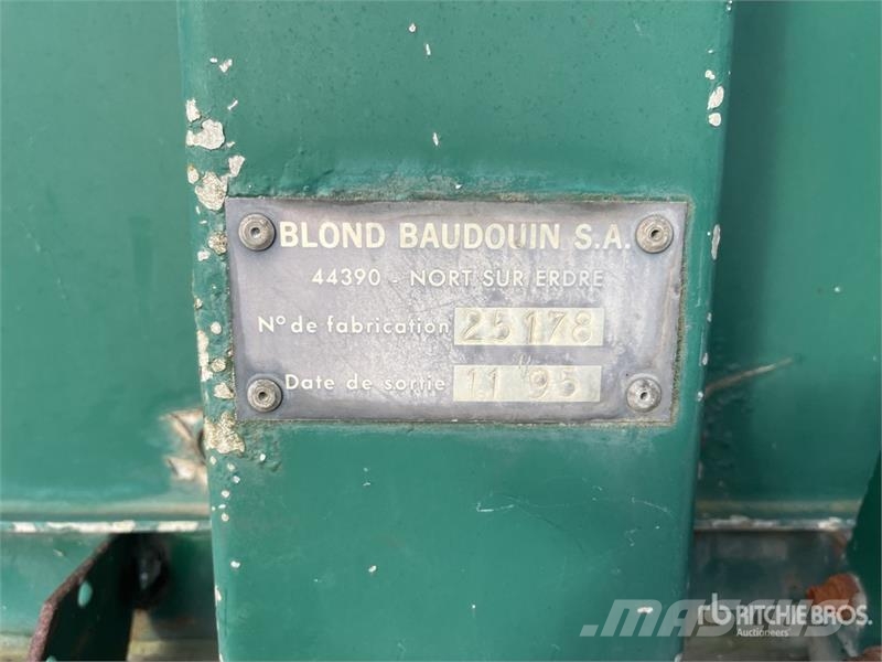 Trailor Tri/A Quantity of (4) Flatbed Trailer Vlakke laadvloer