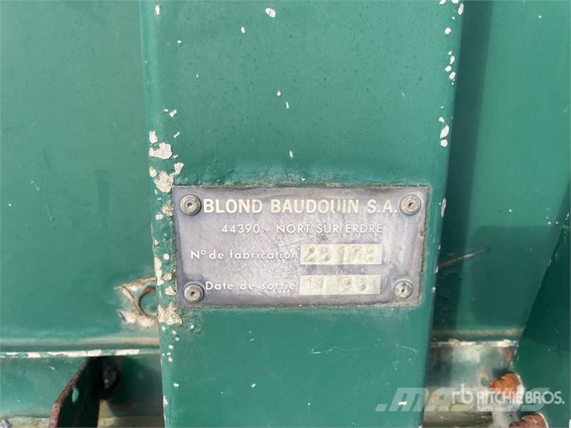 Trailor Tri/A Quantity of (4) Flatbed Trailer Vlakke laadvloer