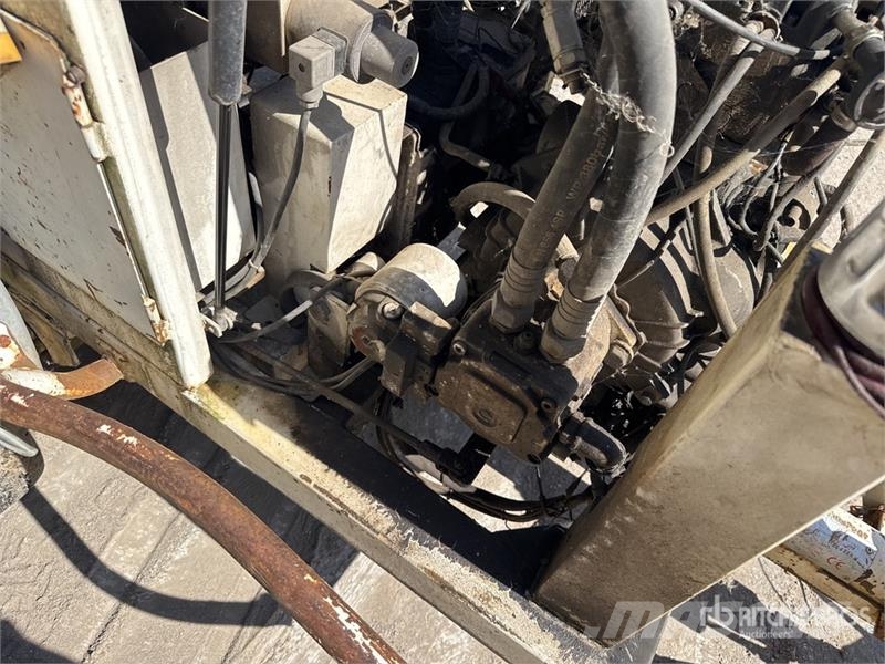  Treuil 1 Essieu S/A Winch 吊車起重機、絞車吊貨機和物料升降機
