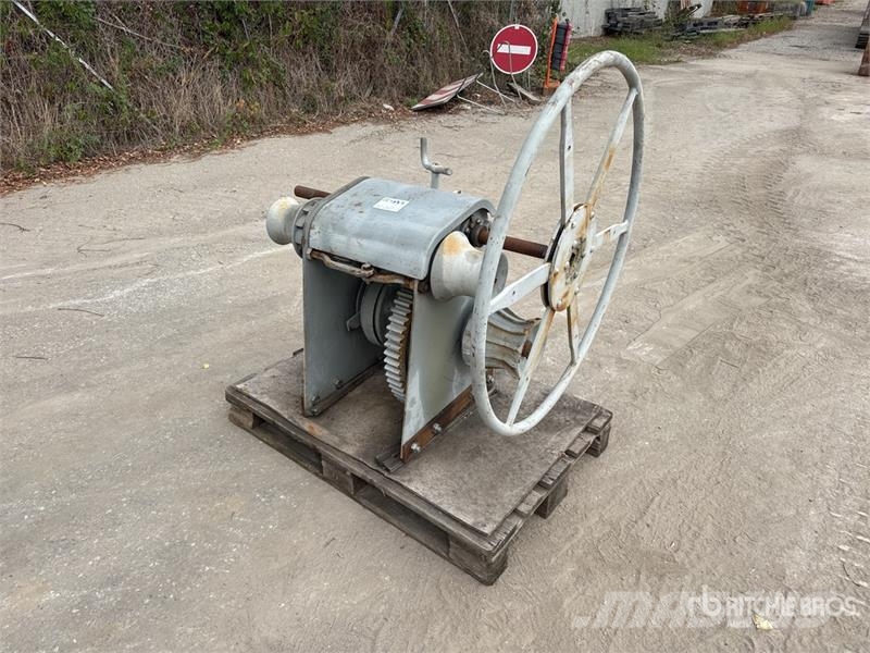 Treuil De Brelage Lashing Winch Csörlők, emelőberendezések és anyagmozgató liftek