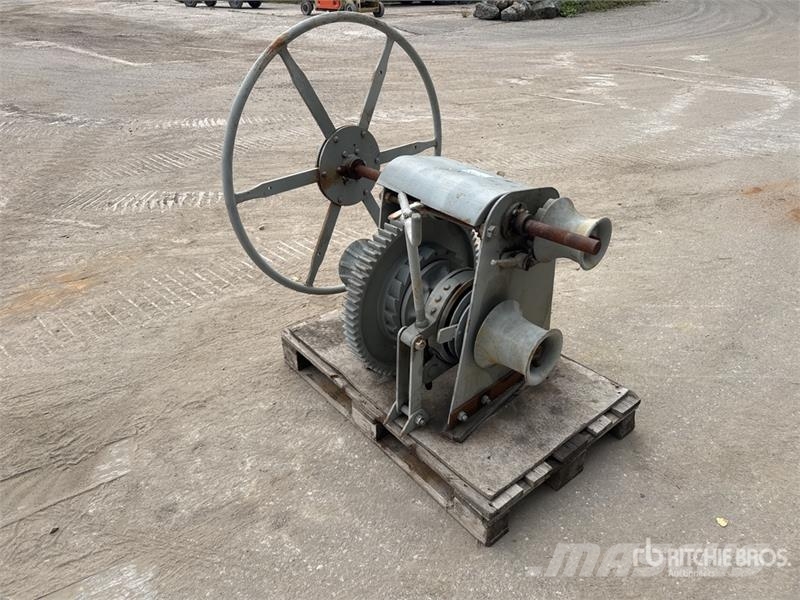 Treuil De Brelage Lashing Winch Csörlők, emelőberendezések és anyagmozgató liftek