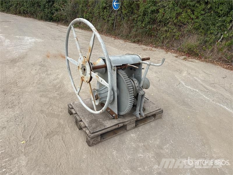 Treuil De Brelage Lashing Winch Csörlők, emelőberendezések és anyagmozgató liftek
