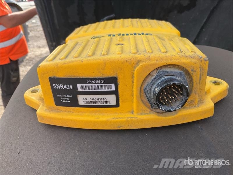 Trimble SNR434 Modem Műszerek, mérő és automatizáló berendezések
