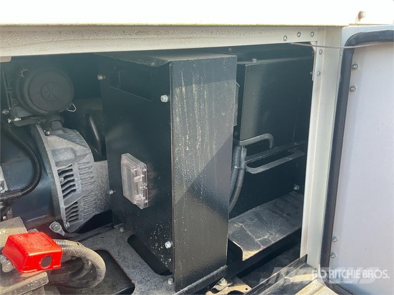 Trime X-Hybrid 3.5 kVA Light Tower Valopylväät