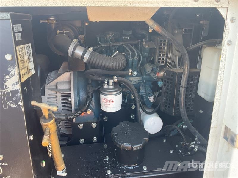 Trime X-Hybrid 3.5 kVA Light Tower Valopylväät