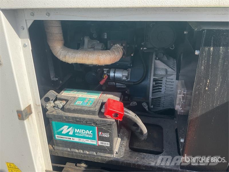 Trime X-Hybrid 3.5 kVA Light Tower Valopylväät