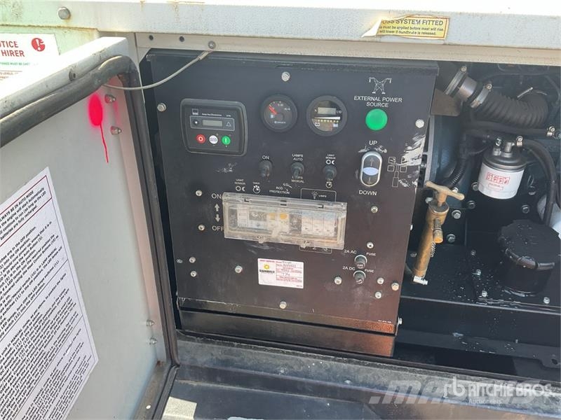Trime X-Hybrid 3.5 kVA Light Tower Valopylväät
