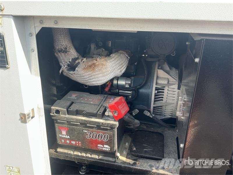 Trime X-Hybrid 3.5 kVA Light Tower Valopylväät