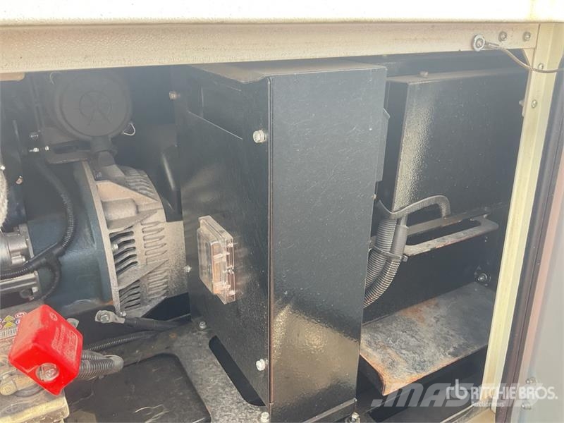 Trime X-Hybrid 3.5 kVA Light Tower Valopylväät