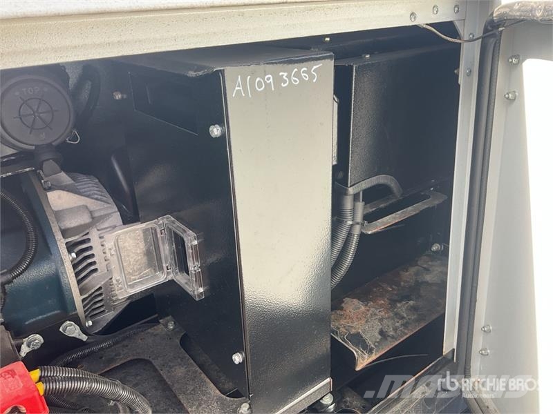 Trime X-Hybrid 3.5 kVA Light Tower Valopylväät