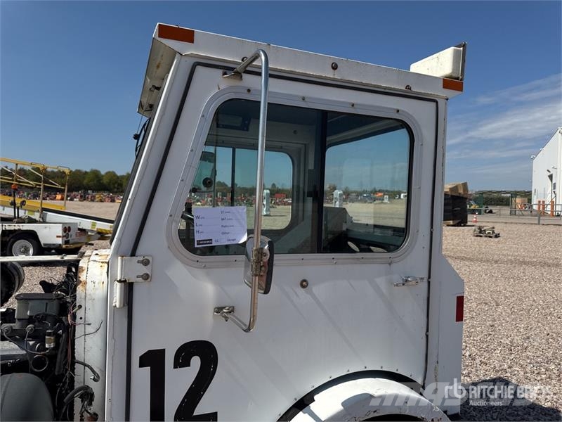 Tug MA-50-42 Vehicule Aeroportuaire LQ PRPN GS (In Lantbruk - Övrigt