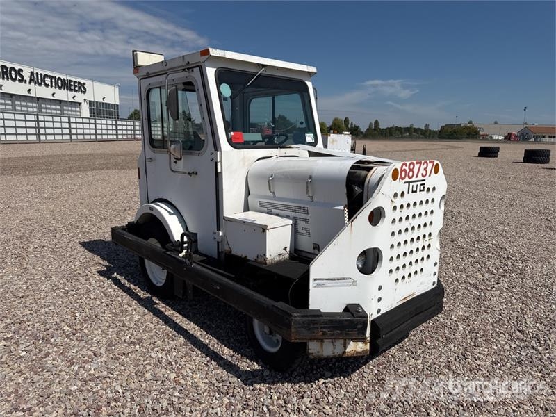 Tug MA-50-42 Vehicule Aeroportuaire LQ PRPN GS (In Lantbruk - Övrigt