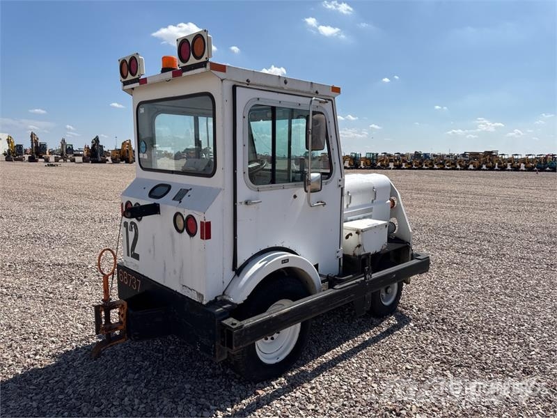Tug MA-50-42 Vehicule Aeroportuaire LQ PRPN GS (In Lantbruk - Övrigt