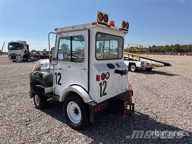 Tug MA-50-42 Vehicule Aeroportuaire LQ PRPN GS (In Lantbruk - Övrigt