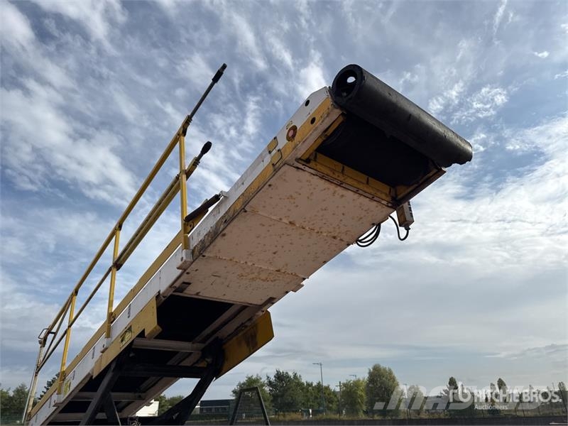 Tug T660 Tapis A Bagages Autotractes Belt Loader L Lantbruk - Övrigt