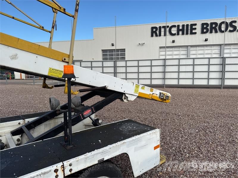  Tug T660 Tapis A Bagages Autotractes Belt Loader L Lantbruk - Övrigt