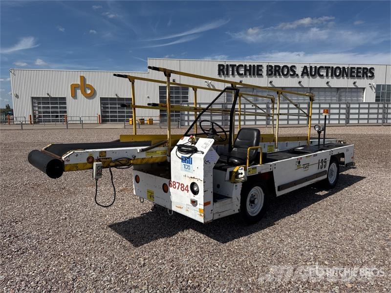  Tug T660 Tapis A Bagages Autotractes Belt Loader L Lantbruk - Övrigt
