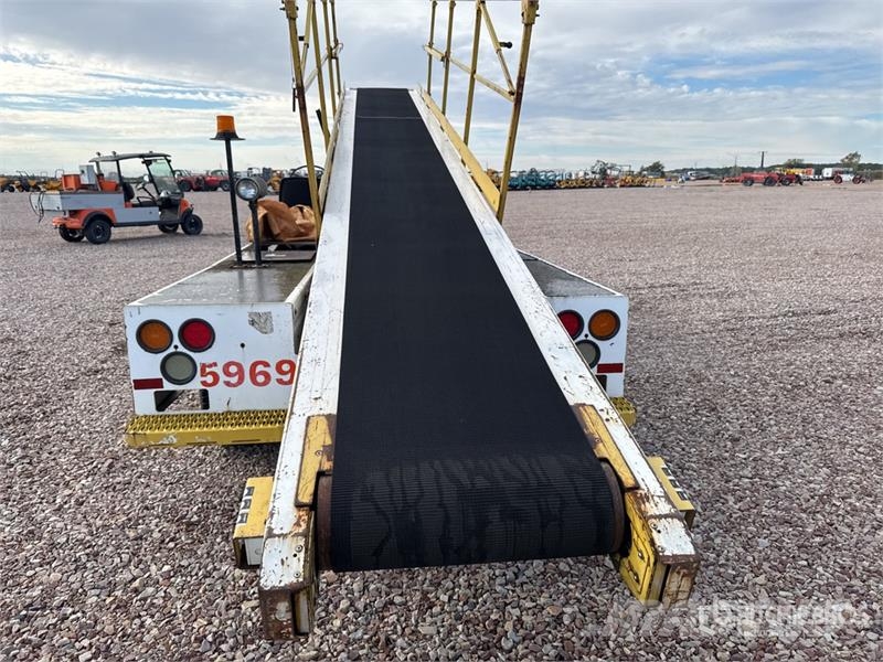 Tug T660 Tapis A Bagages Autotractes Belt Loader L Lantbruk - Övrigt