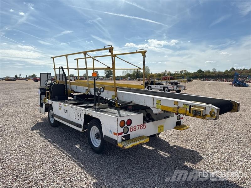  Tug T660 Tapis A Bagages Autotractes Belt Loader L Lantbruk - Övrigt