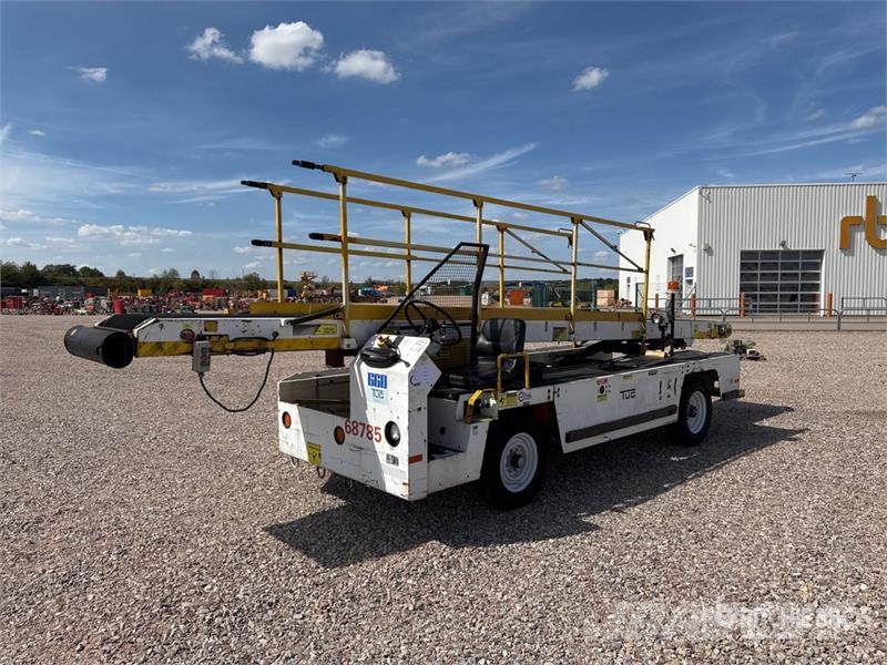  Tug T660 Tapis A Bagages Autotractes Belt Loader L Lantbruk - Övrigt