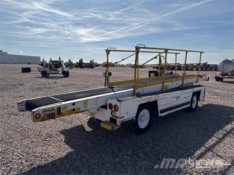  Tug T660 Tapis A Bagages Autotractes Belt Loader D Lantbruk - Övrigt