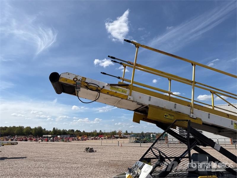  Tug T660 Tapis A Bagages Autotractes Belt Loader L Lantbruk - Övrigt