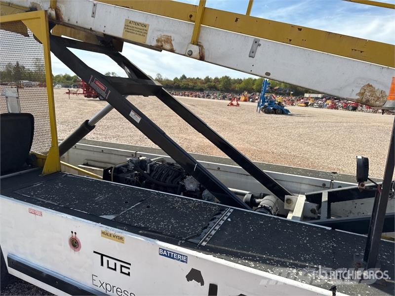  Tug T660 Tapis A Bagages Autotractes Belt Loader L Lantbruk - Övrigt