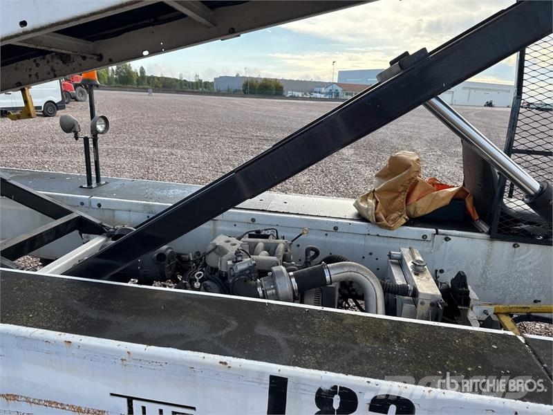  Tug T660 Tapis A Bagages Autotractes Belt Loader L Lantbruk - Övrigt