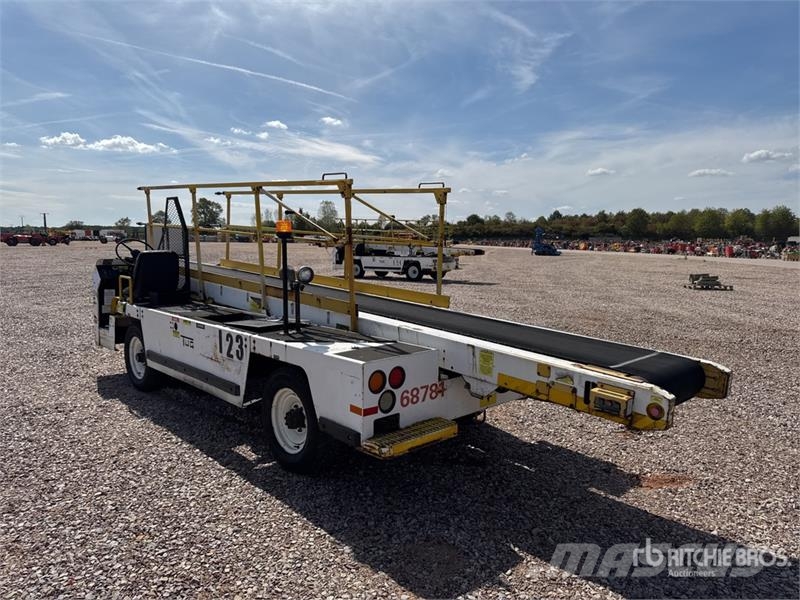 Tug T660 Tapis A Bagages Autotractes Belt Loader L Lantbruk - Övrigt