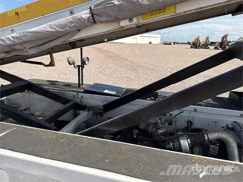  Tug T660 Tapis A Bagages Autotractes Belt Loader L Lantbruk - Övrigt