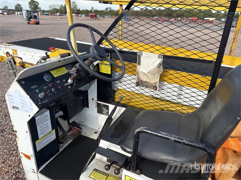  Tug T660 Tapis A Bagages Autotractes Belt Loader L Lantbruk - Övrigt